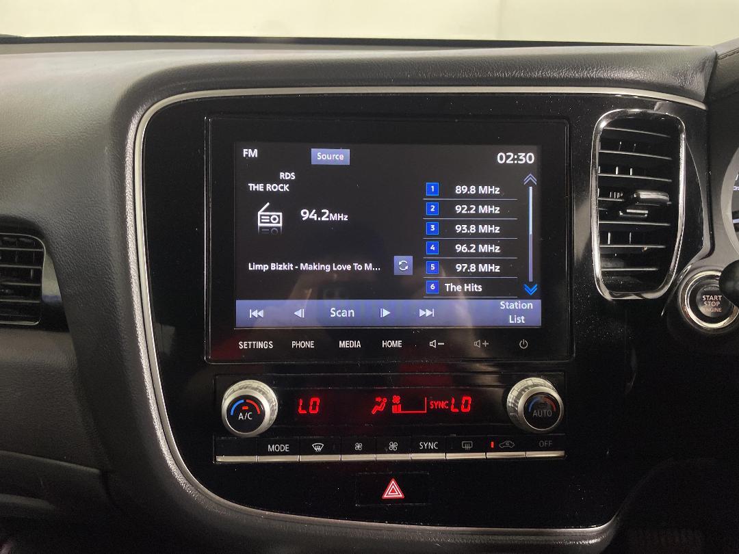 Photo '18' of Mitsubishi Outlander