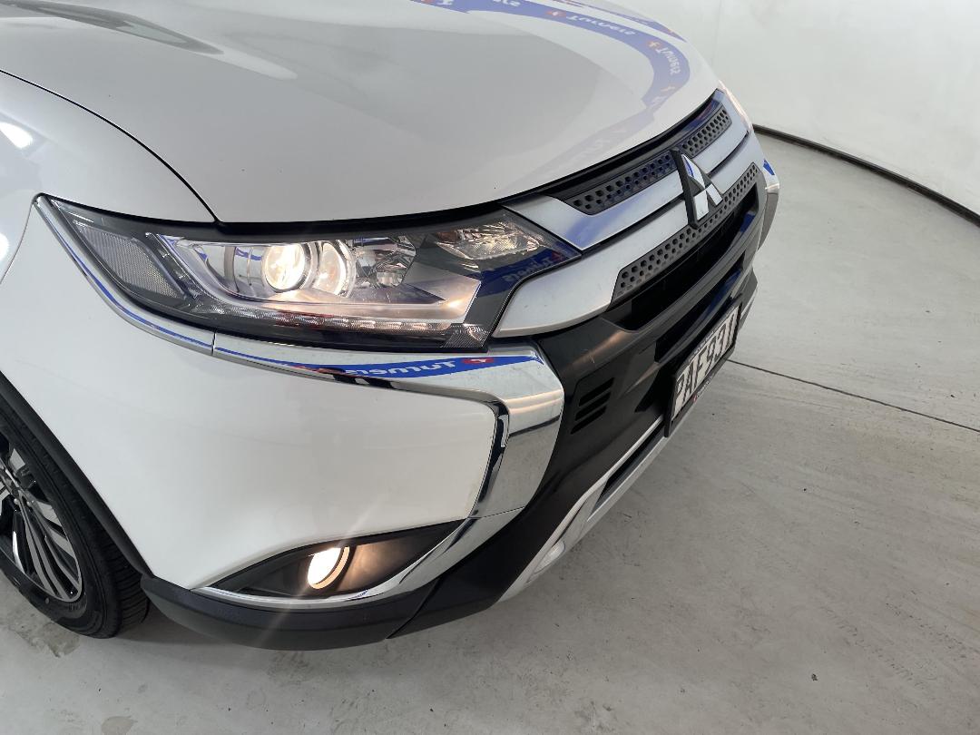 Photo '30' of Mitsubishi Outlander