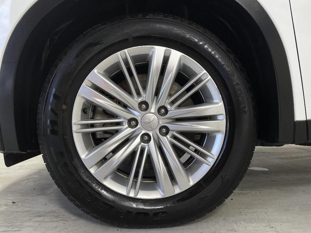 Photo '10' of Mitsubishi Outlander Photo '10' of Mitsubishi Outlander