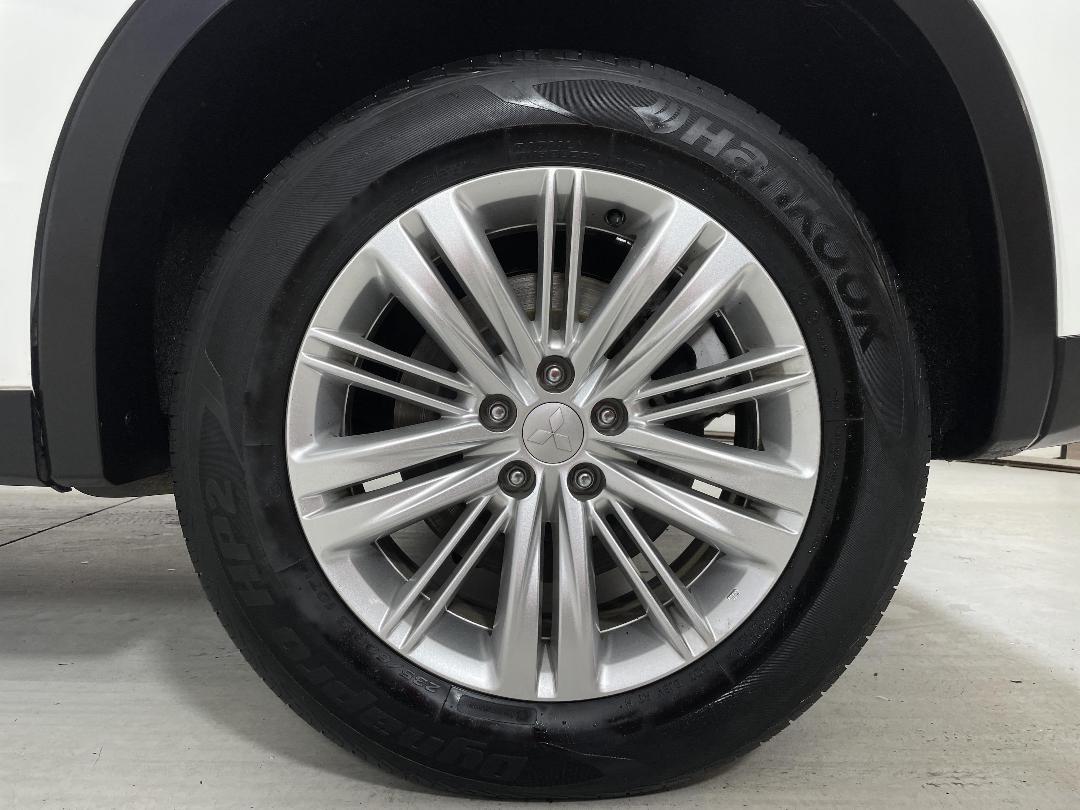 Photo '11' of Mitsubishi Outlander Photo '11' of Mitsubishi Outlander