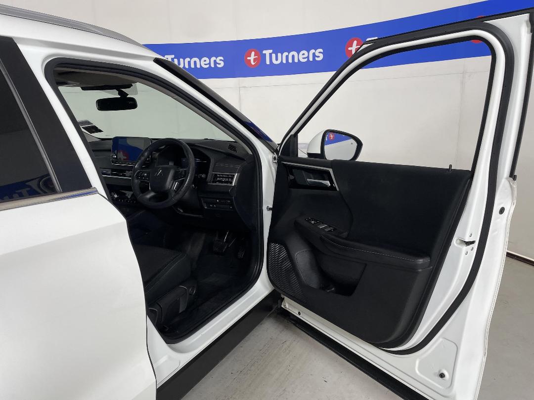 Photo '15' of Mitsubishi Outlander Photo '15' of Mitsubishi Outlander