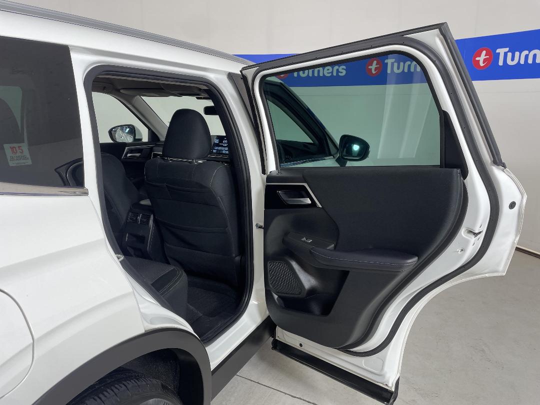 Photo '19' of Mitsubishi Outlander Photo '19' of Mitsubishi Outlander