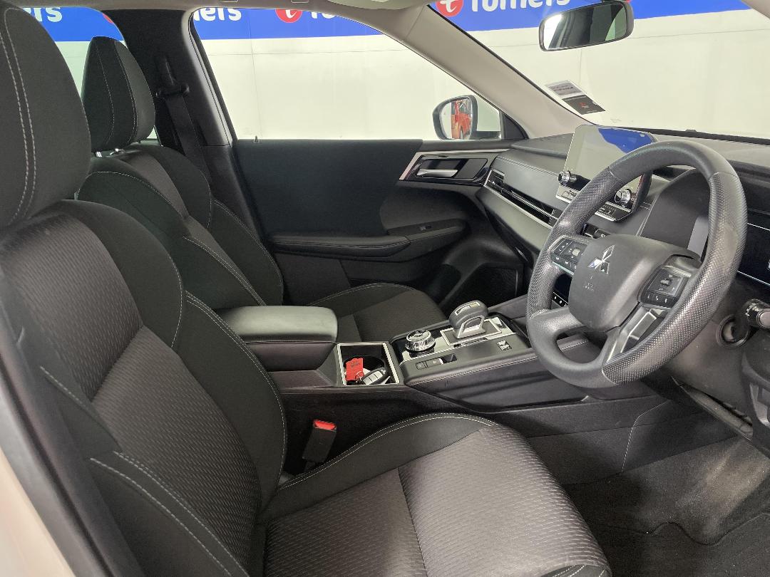 Photo '16' of Mitsubishi Outlander Photo '16' of Mitsubishi Outlander