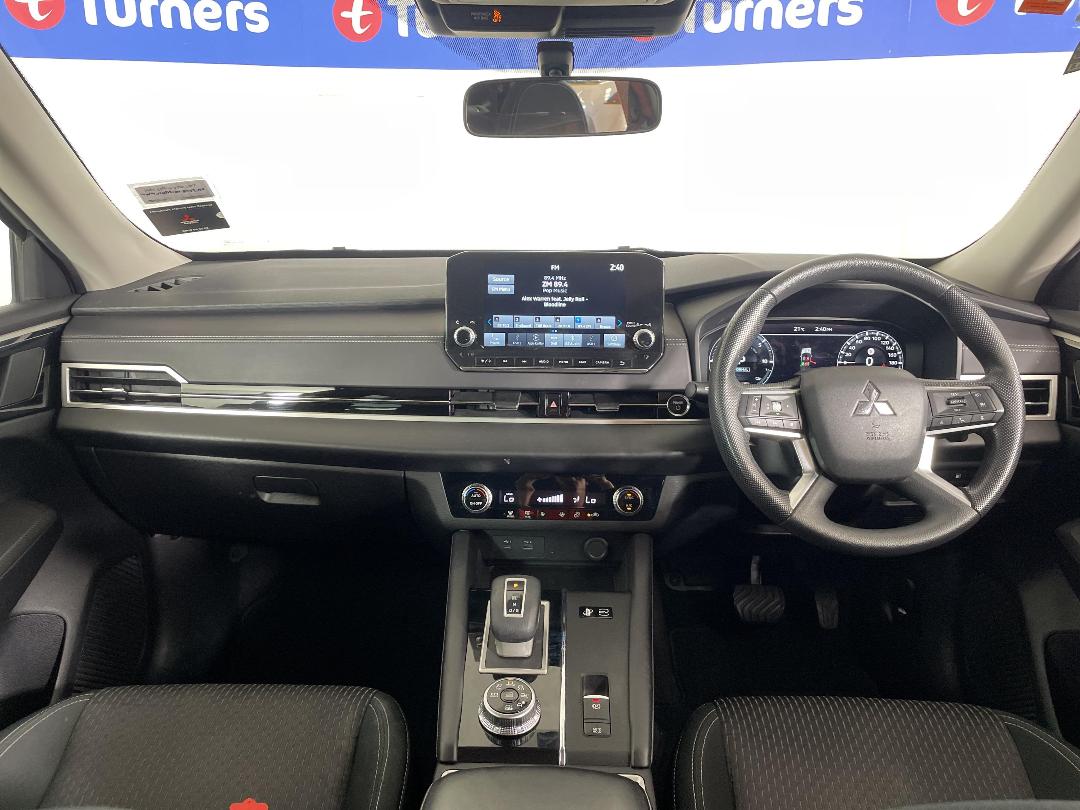 Photo '17' of Mitsubishi Outlander Photo '17' of Mitsubishi Outlander