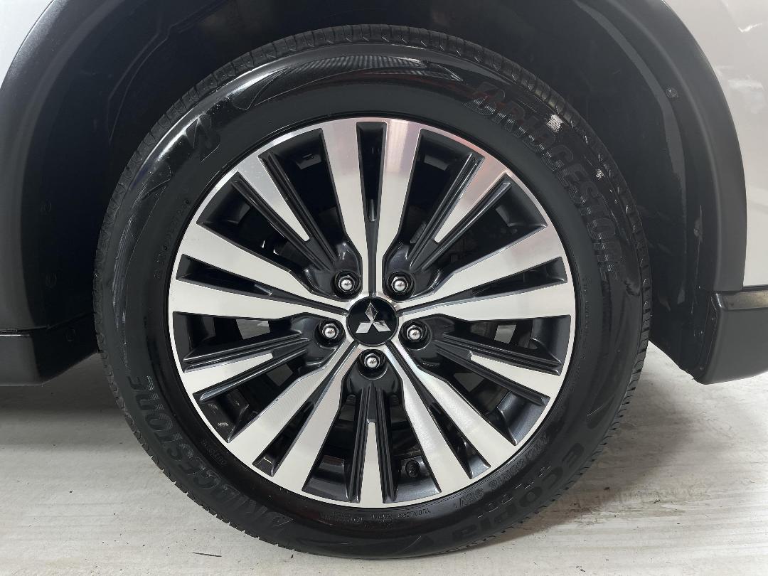 Photo '9' of Mitsubishi Outlander Photo '9' of Mitsubishi Outlander