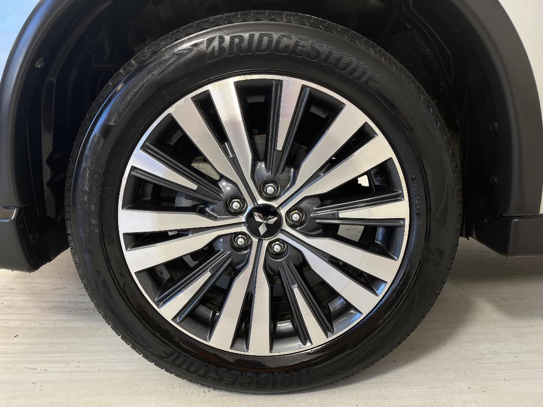 Photo '10' of Mitsubishi Outlander Photo '10' of Mitsubishi Outlander