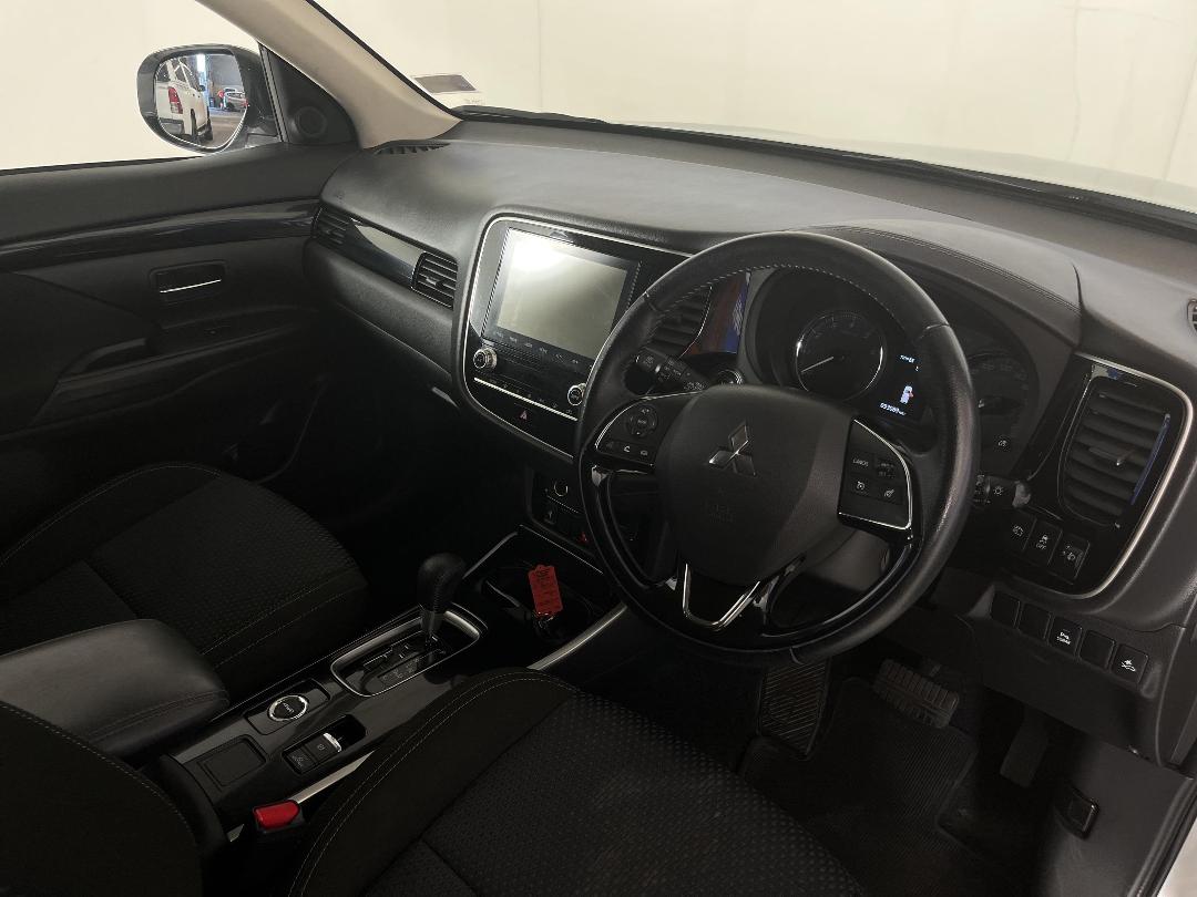 Photo '16' of Mitsubishi Outlander Photo '16' of Mitsubishi Outlander