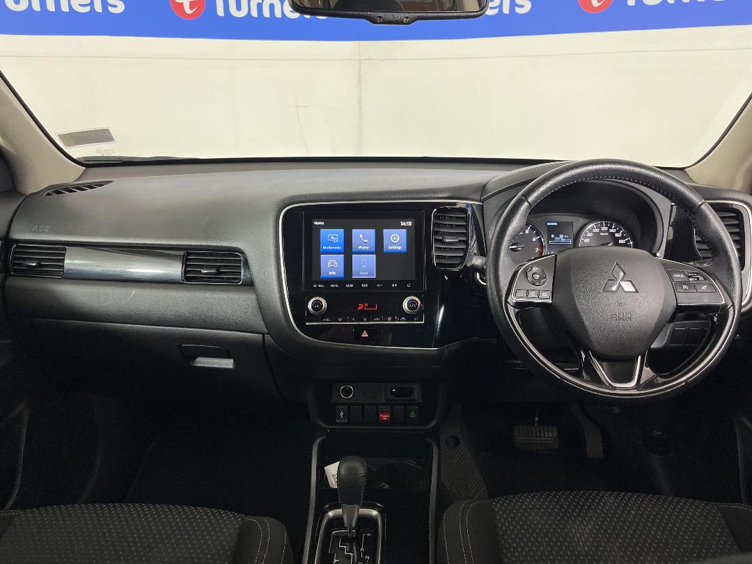 Photo '17' of Mitsubishi Outlander Photo '17' of Mitsubishi Outlander