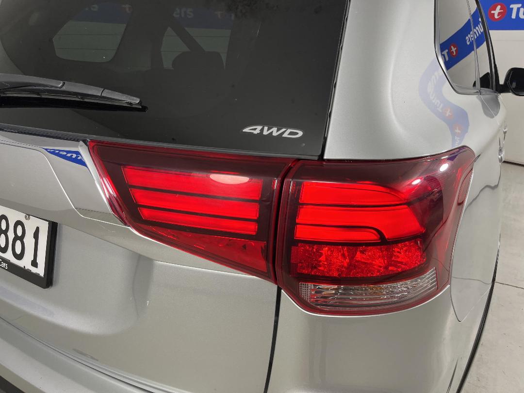 Photo '34' of Mitsubishi Outlander Photo '34' of Mitsubishi Outlander