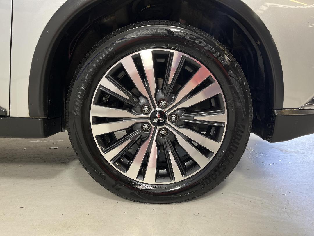 Photo '9' of Mitsubishi Outlander