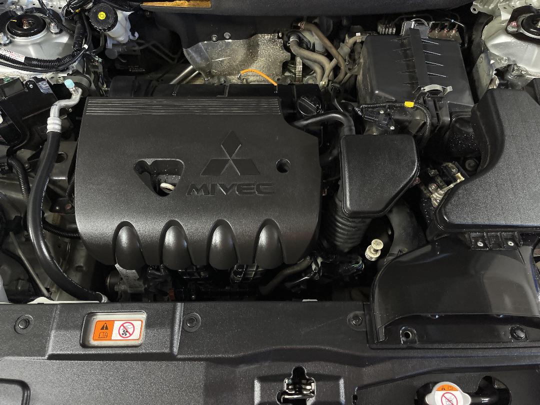 Photo '13' of Mitsubishi Outlander