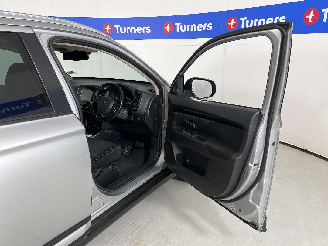 Photo '15' of Mitsubishi Outlander