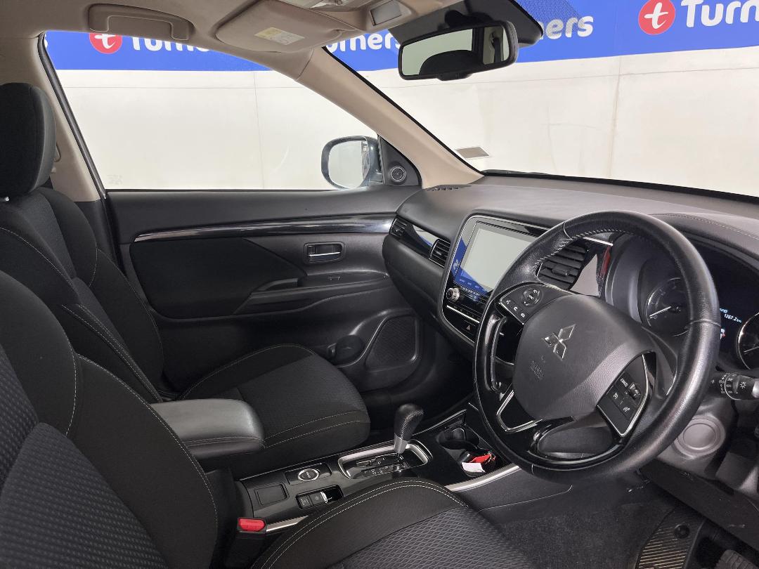 Photo '16' of Mitsubishi Outlander