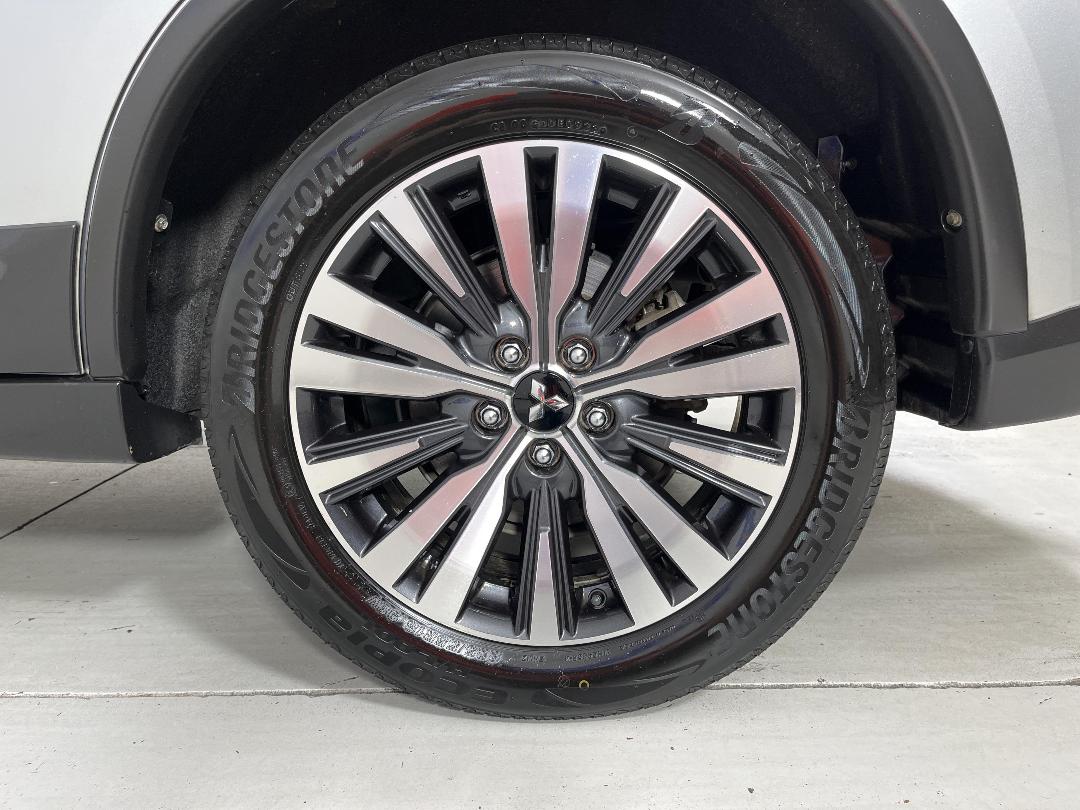 Photo '11' of Mitsubishi Outlander