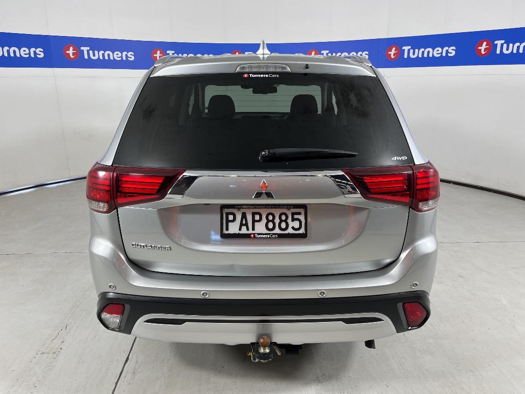 Photo '6' of Mitsubishi Outlander