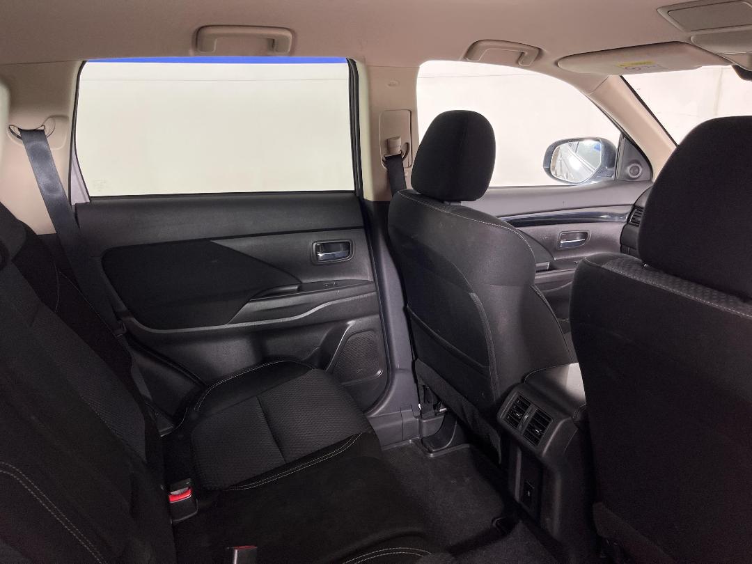 Photo '20' of Mitsubishi Outlander