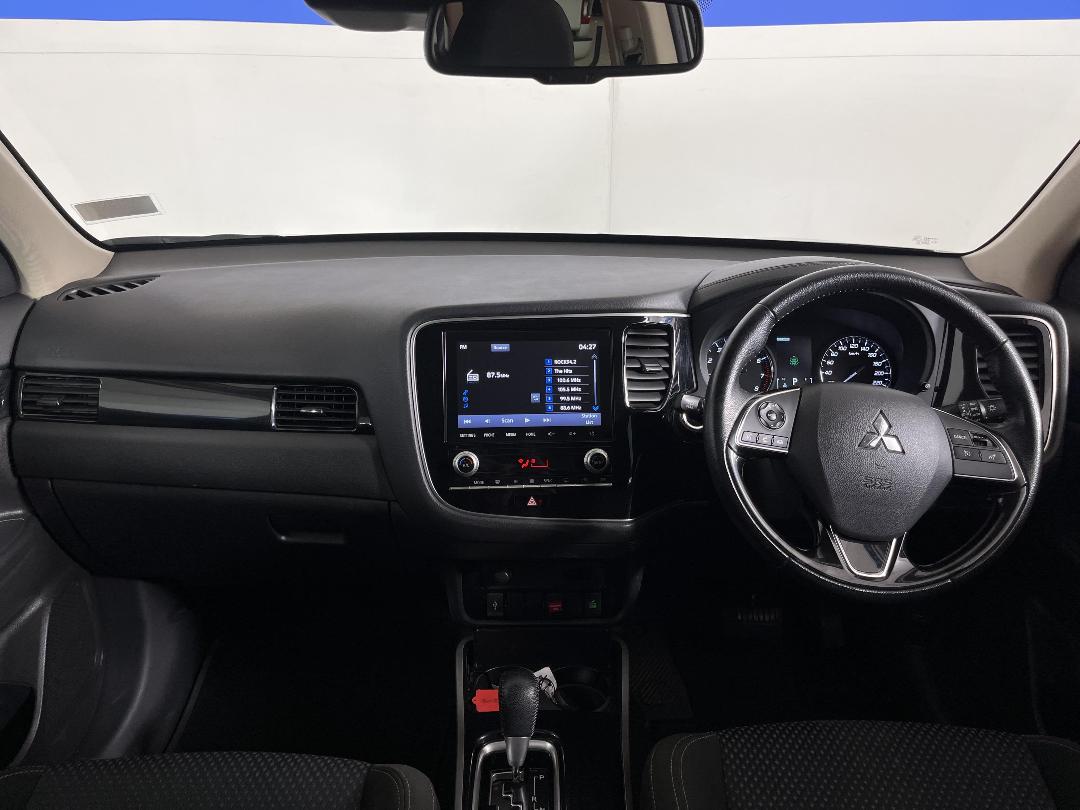 Photo '17' of Mitsubishi Outlander