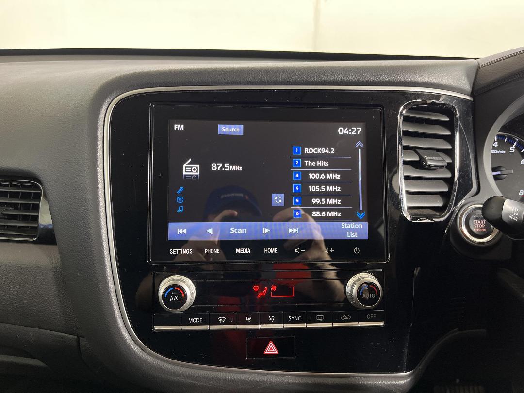 Photo '18' of Mitsubishi Outlander