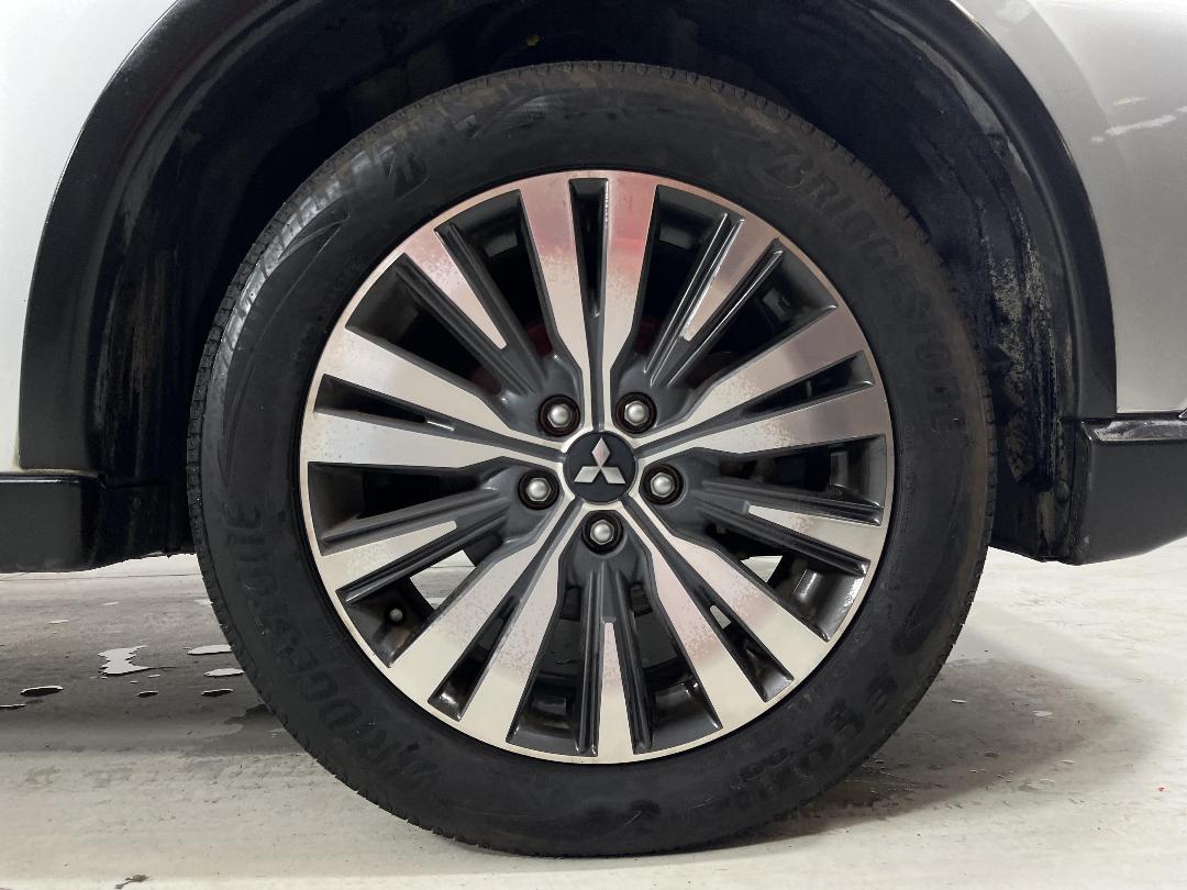 Photo '9' of Mitsubishi Outlander