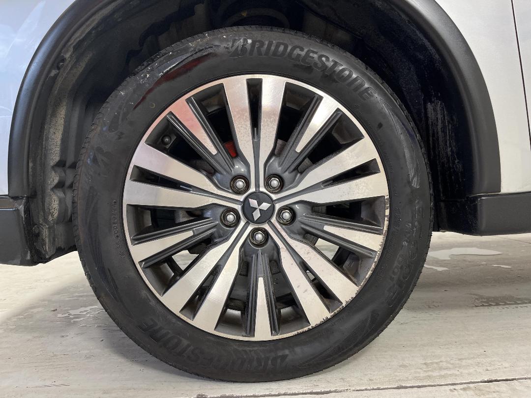 Photo '10' of Mitsubishi Outlander