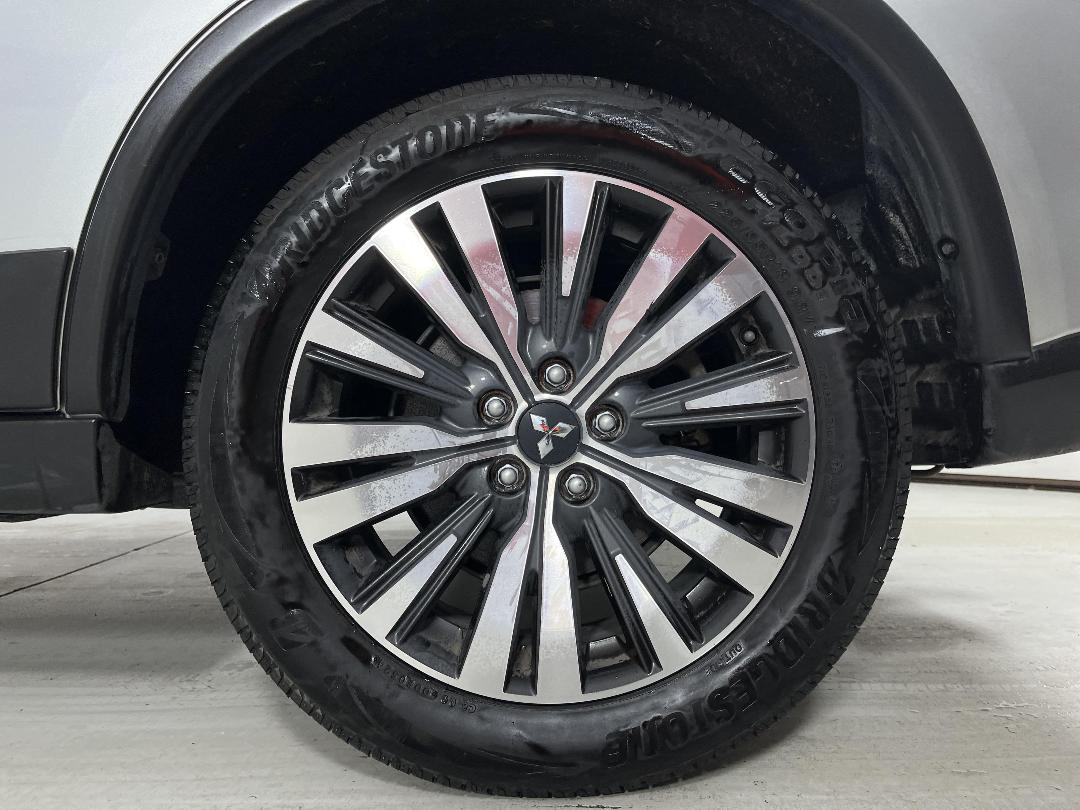 Photo '11' of Mitsubishi Outlander