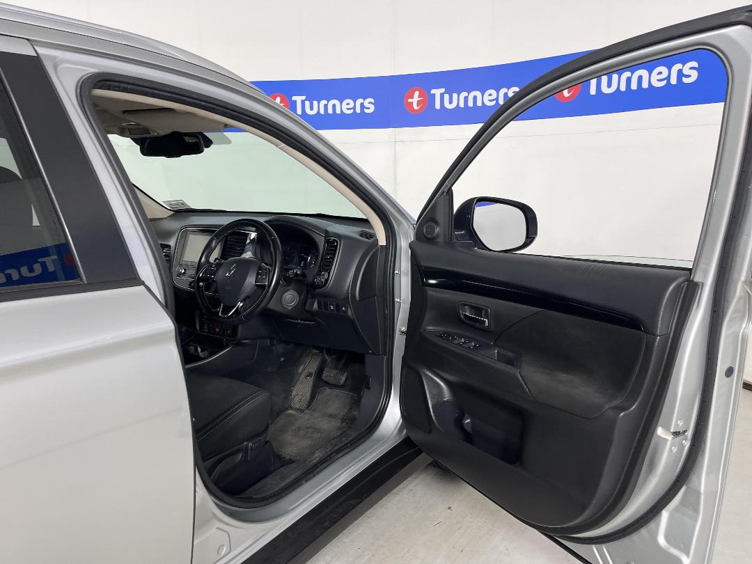 Photo '15' of Mitsubishi Outlander