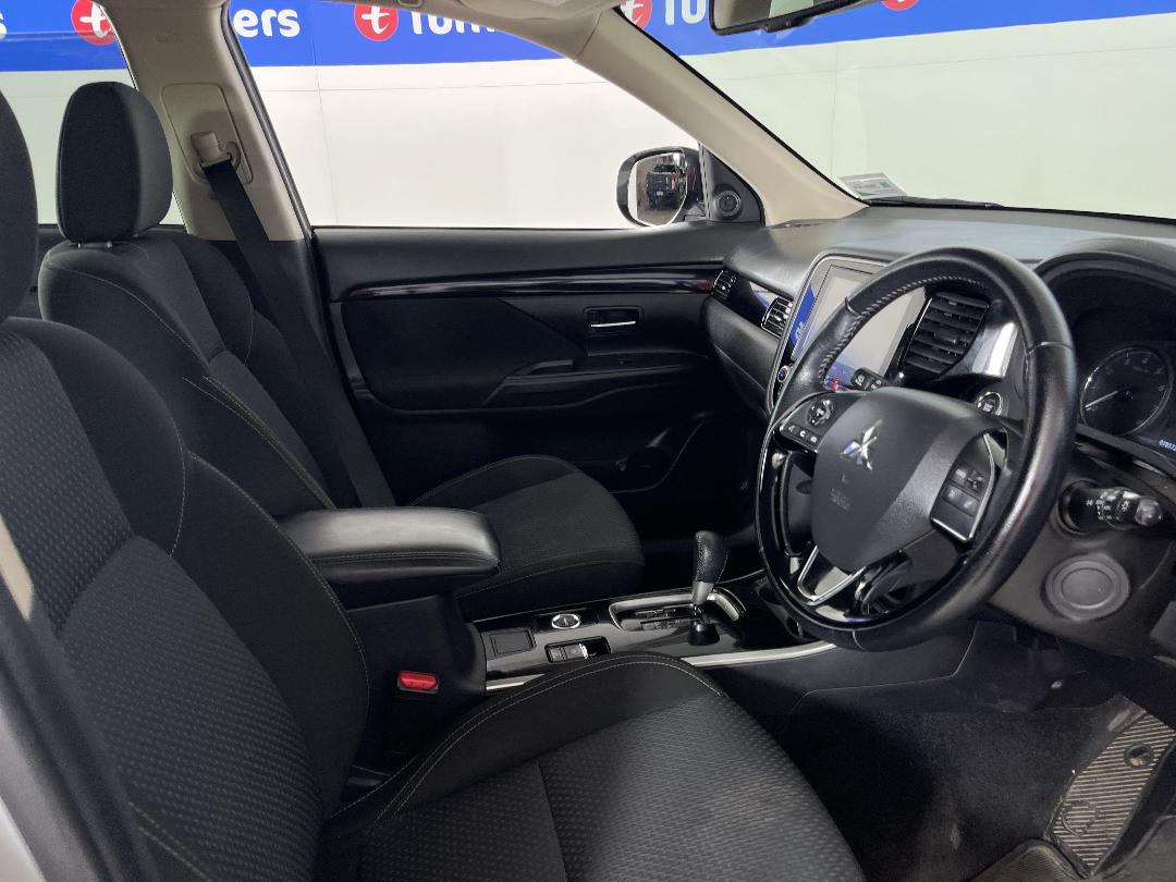 Photo '16' of Mitsubishi Outlander