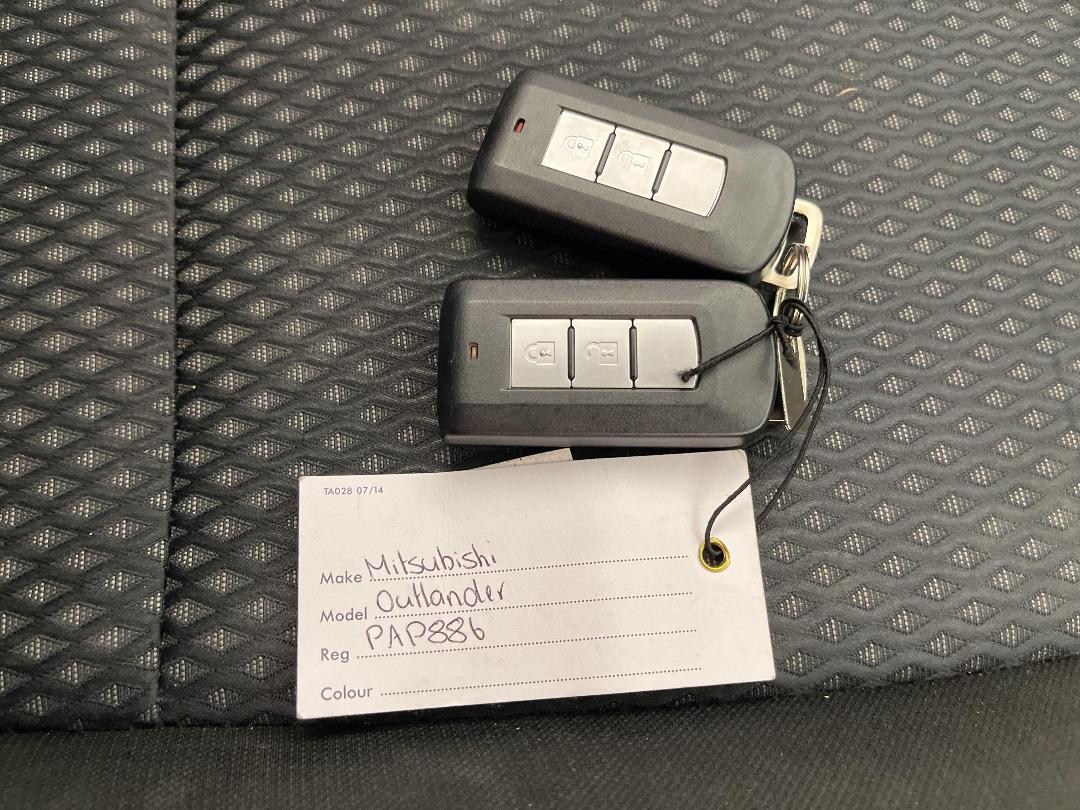 Photo '22' of Mitsubishi Outlander