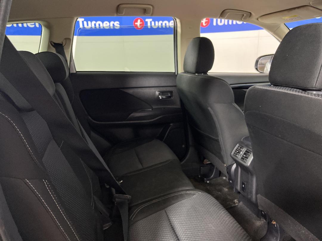 Photo '20' of Mitsubishi Outlander