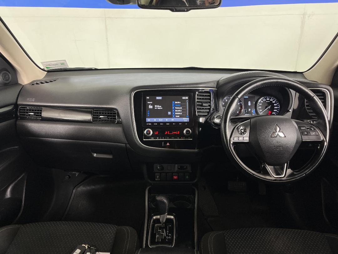 Photo '17' of Mitsubishi Outlander