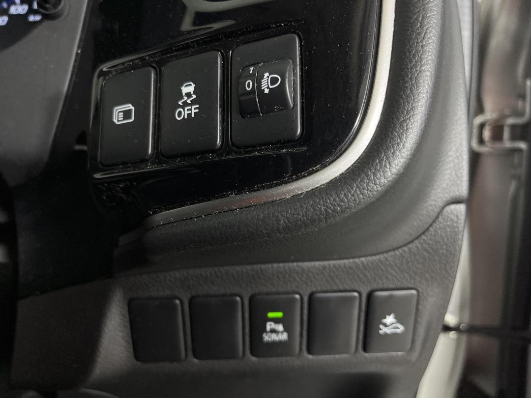 Photo '25' of Mitsubishi Outlander