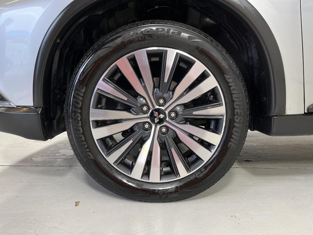 Photo '10' of Mitsubishi Outlander Photo '10' of Mitsubishi Outlander