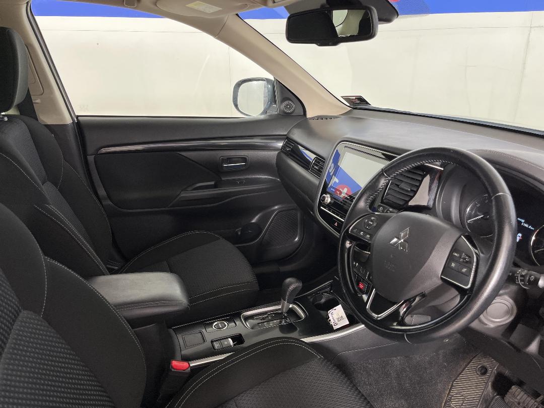 Photo '16' of Mitsubishi Outlander Photo '16' of Mitsubishi Outlander