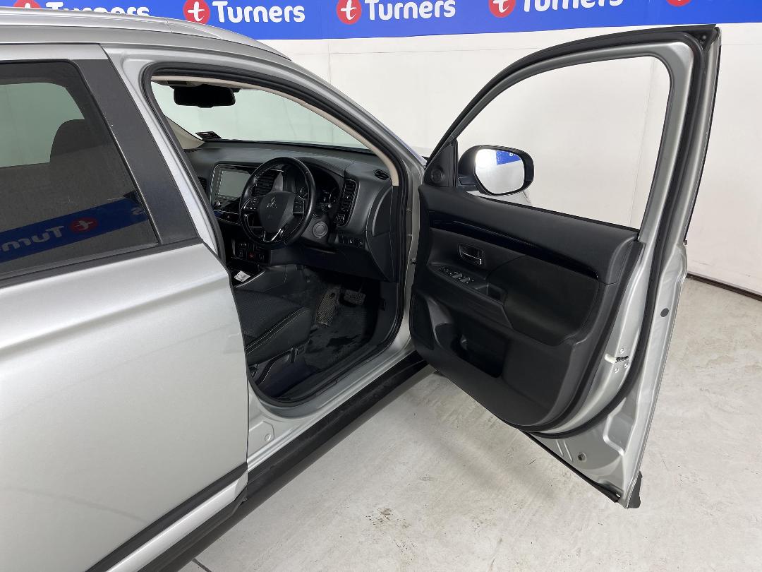 Photo '15' of Mitsubishi Outlander Photo '15' of Mitsubishi Outlander