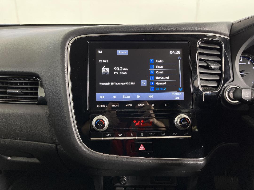 Photo '18' of Mitsubishi Outlander Photo '18' of Mitsubishi Outlander