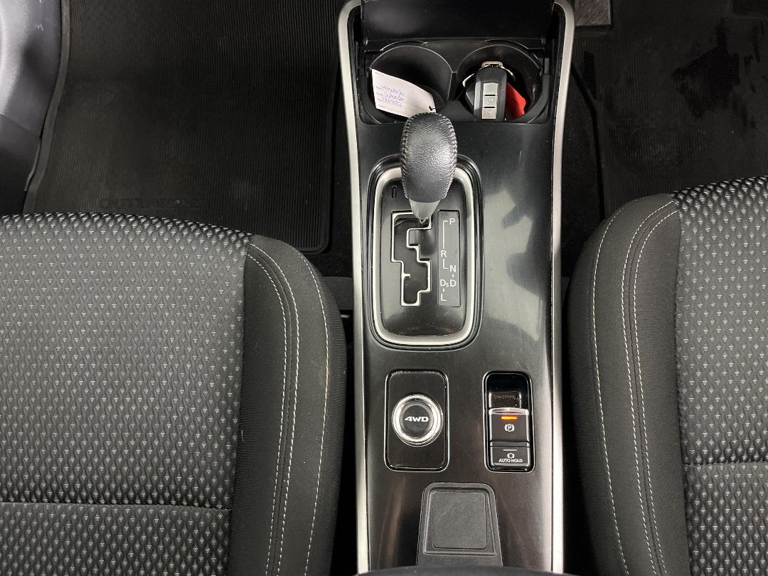 Photo '23' of Mitsubishi Outlander Photo '23' of Mitsubishi Outlander