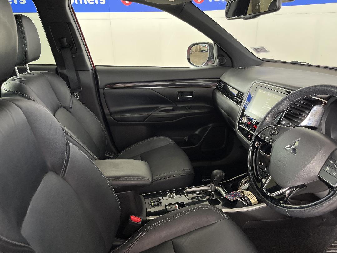 Photo '16' of Mitsubishi Outlander Photo '16' of Mitsubishi Outlander