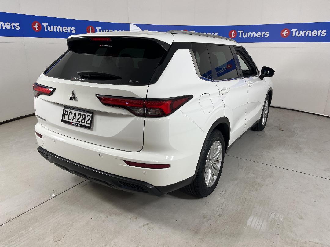 Photo '7' of Mitsubishi Outlander