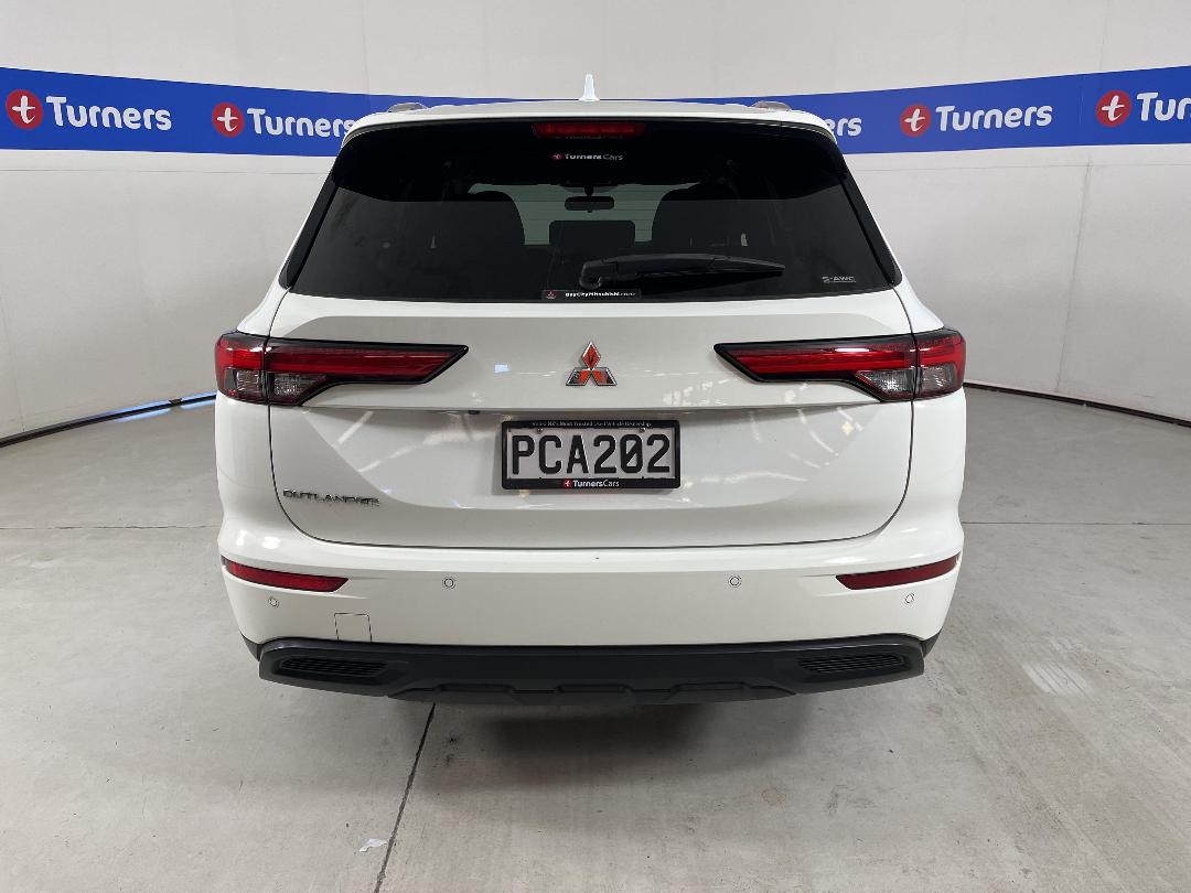 Photo '6' of Mitsubishi Outlander