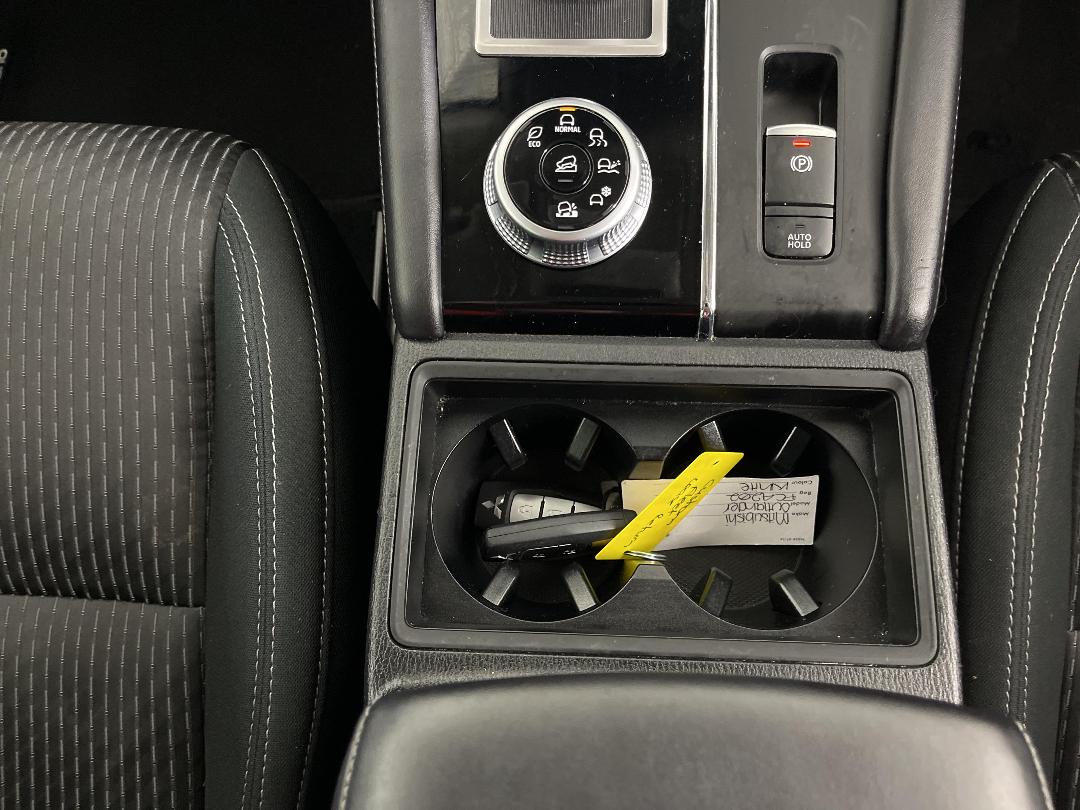 Photo '23' of Mitsubishi Outlander