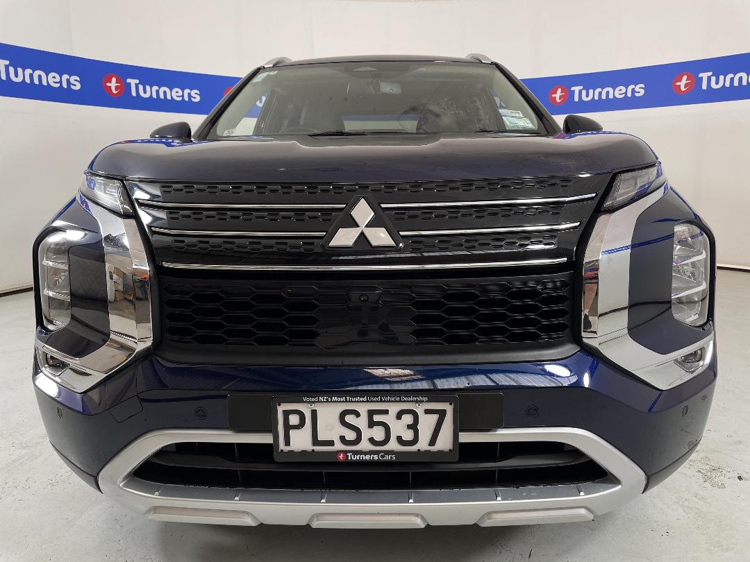 Photo '2' of Mitsubishi Outlander