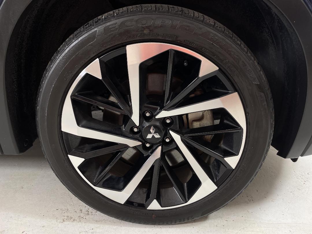 Photo '9' of Mitsubishi Outlander