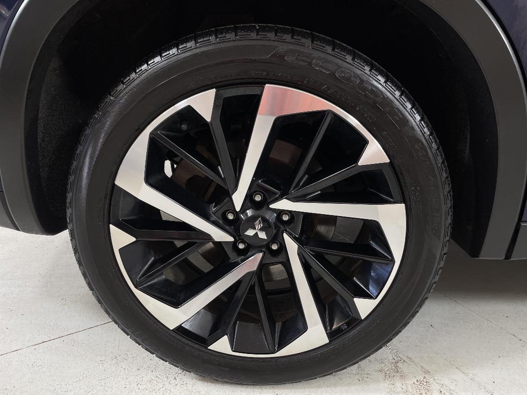 Photo '12' of Mitsubishi Outlander