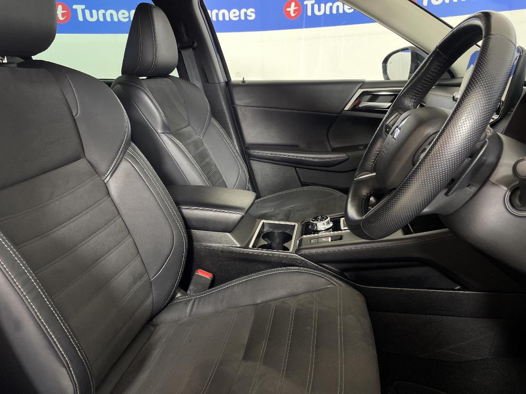 Photo '16' of Mitsubishi Outlander