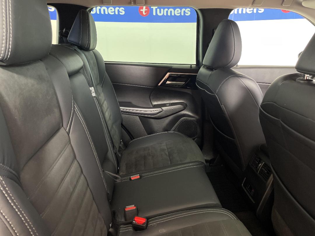 Photo '20' of Mitsubishi Outlander