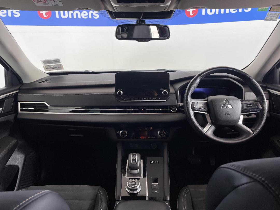 Photo '17' of Mitsubishi Outlander