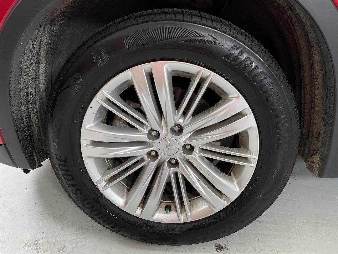 Photo '10' of Mitsubishi Outlander