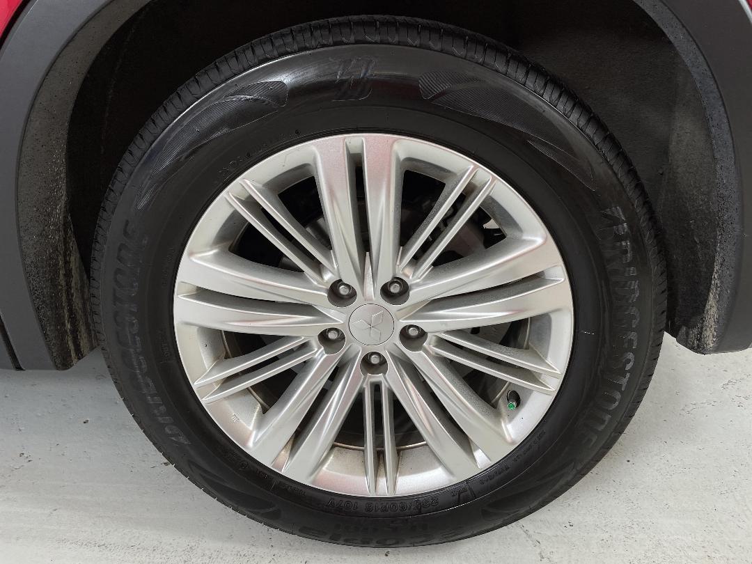 Photo '11' of Mitsubishi Outlander