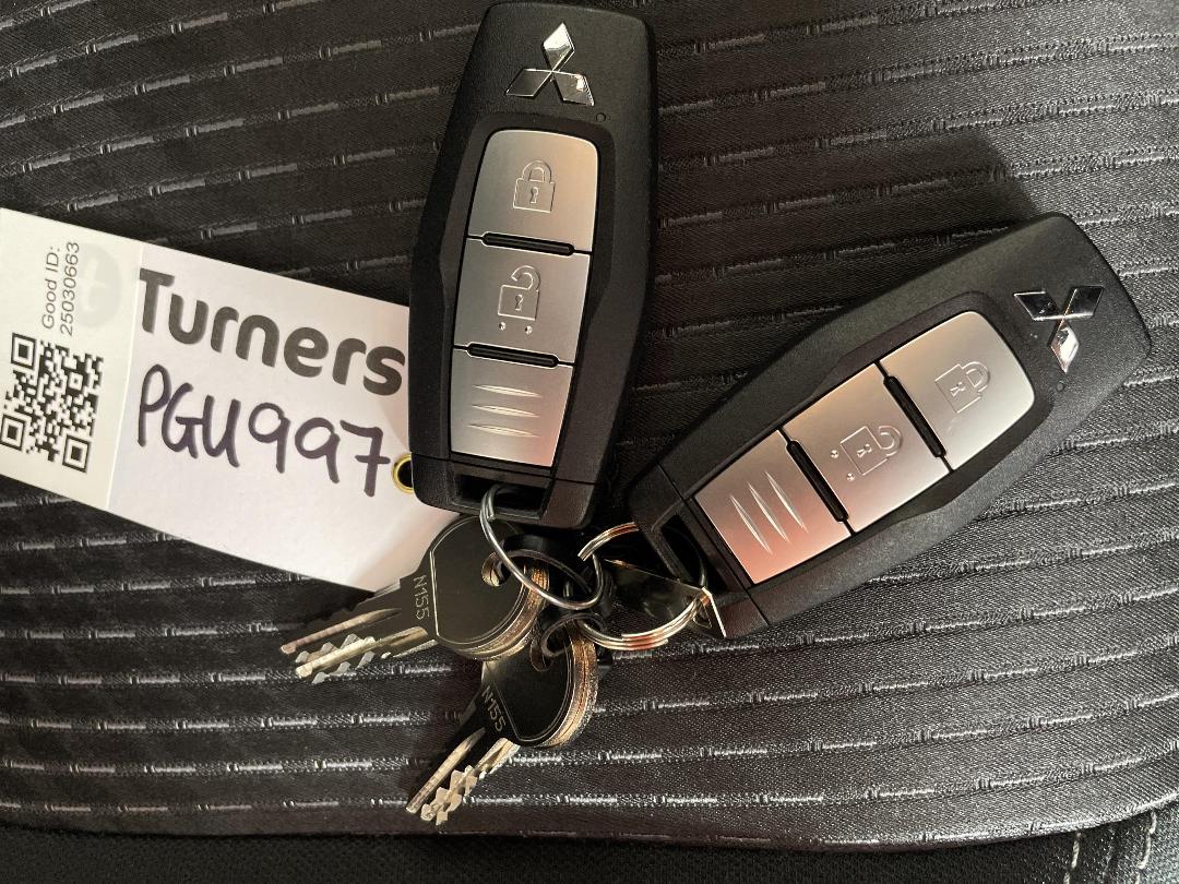 Photo '22' of Mitsubishi Outlander