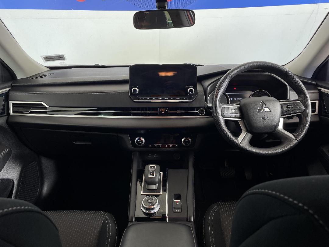 Photo '17' of Mitsubishi Outlander